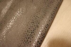 アッシュグレー 137ds クロム革 牛革 イタリア レザー エンボス加工 はぎれ 一枚革 レザークラフト 革 皮 本革 diy 生地 材料