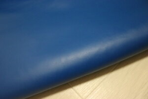 マリンブルー 230ds クロム革 牛革 国産 レザー 顔料仕上げ はぎれ 一枚革 レザークラフト 革 皮 本革 diy 生地 材料