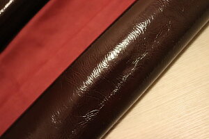 ワインレッド 70ds クロム革 牛革 イタリア レザー エナメル はぎれ 一枚革 レザークラフト 革 皮 本革 diy 生地 材料