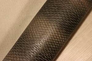 ダークグレー 108ds クロム革 牛革 イタリア レザー グラデーション染 はぎれ 一枚革 レザークラフト 革 皮 本革 diy 生地 材料