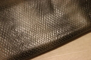 ダークグレー 138ds クロム革 牛革 イタリア レザー グラデーション染 はぎれ 一枚革 レザークラフト 革 皮 本革 diy 生地 材料