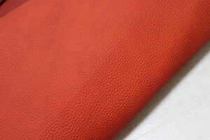 レッド 200ds ヌメ革 牛革 国産 レザー シボ型押し はぎれ 一枚革 レザークラフト 革 皮 本革 diy 生地 材料