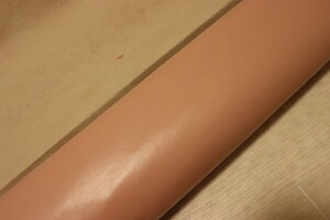 くすみピンク 94ds クロム革 豚革 国産 レザー 裏地貼り はぎれ 一枚革 レザークラフト 革 皮 本革 diy 生地 材料