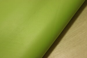 キミドリ 230ds クロム革 牛革 国産 レザー 顔料仕上げ はぎれ 一枚革 レザークラフト 革 皮 本革 diy 生地 材料