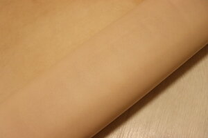 ベージュ 168ds ヌメ革 ショルダーレザー 牛革 イタリア レザー 制アニリン はぎれ 一枚革 レザークラフト 革 皮 本革 diy 生地 材料