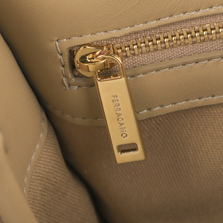 楽天市場】フェラガモ トートバッグ FERRAGAMO ロゴ 214988 765805 