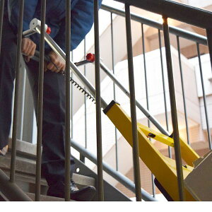 サンコーレアモノショップ ELECTRL4 直送 代引不可・他メーカー同梱不可 電動階段のぼれる台車ハンドル可変タイプ