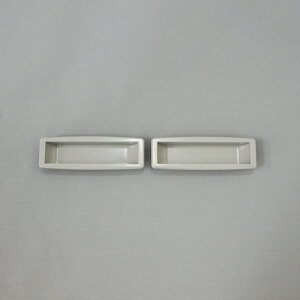 三和シヤッター製手掛け樹脂製(グレー) シャッターを上げ下げする際のシャッター取っ手です。割れてしまった、取れてしまったなど、シャッターの取っ手交換等にご利用ください。2個1組