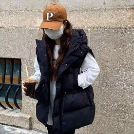 ベスト レディース ダウン風 中綿 ゆったり フード付き 秋冬 あったか チョッキ アウター 韓国 スタイル カジュアル かわいい 黒 白