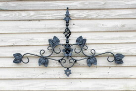 お花とバスケットの妻飾り W840mm×H530mm ロートアイアン 外壁 花 妻飾り 屋外 妻 飾り エクステリア オーナメント おしゃれ アイアン オブジェ 壁 壁飾り ウォールデコ 屋外家具 外装 装飾 お花 シンボル かわいい ウォールオブジェ 可愛い 高級感 黒 日本製 花モチーフ