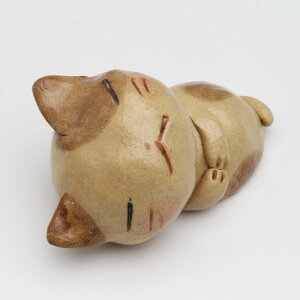 【いねむり猫 平型置物】 猫 ネコ ねこ 置物 置き物 雑貨 インテリア かわいい オブジェ 手作り ハンドメイド 陶器 陶製 美濃焼 日本製