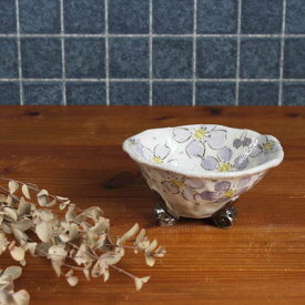 【粉引色桜　三つ足鉢（紫）】瀬戸焼 和食器 食器 小鉢 取鉢 中鉢 手描き 花柄 プレゼント 贈り物