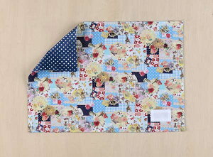 ランチョンマット  ランチクロス  縦32cm横46cm ブルーコラージュ柄 子供・キッズ用 名札(氏名票)つき ネーム 幼稚園・小学校・給食用ナフキン 裏地あり 裏は紺にオフホワイト