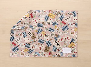 ランチョンマット  ランチクロス  縦32cm横46cm ピンクアリスとトランプ柄 子供・キッズ用 机サイズ 名札(氏名票)つき ネーム 幼稚園・小学校・給食用ナフキン 裏地あり 入園