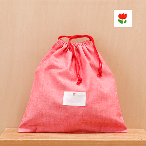 体操着入れ 体操服入れ お着替え入れ 巾着型 縦28cm横27cm(28×27) まち2cm 氏名票つき 名札つき 赤とのダンガリー オリジナルワンポイント赤ちゅーりっぷt2 修学旅行・林間学校・宿泊訓練・