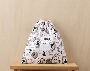 体操着入れ 体操服入れ お着替え入れ 巾着型 縦28cm横27cm(28×27) まち2cm 氏名票つき 名札つき ピンクアリス 734 修学旅行・林間学校・宿泊訓練・キャンプ・お泊り保育の時の荷物の小分けに