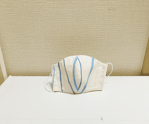 マスク 立体型ジュニアサイズ 小学生にお薦め三重仕立【三角▽ステッチ入り】生成りに手書き風のストライプ 布製 日本製852