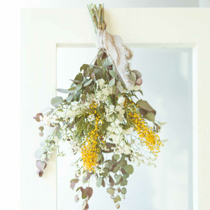 楽天市場 あす楽 Flower Gift 優しい春ブーケスターチスとミモザのドライフラワーブーケ 花束ギフト スワッグ詰め合わせ誕生日プレゼント記念日母の日 贈り物のお店 カドゥ Cadeaux