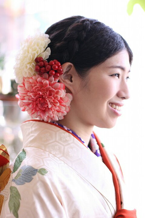 楽天市場 ポンポンダリア クリームレッド 赤 白の祝いの席での花 成人式 入学式にも人気のダリア 結婚式 花嫁さんに人気のダリアのヘッドドレス Poulpesympa 楽天市場 ポンポンダリア クリームレッド 赤 白の祝いの席での花 成人式 入学式にも人気のダリア 結婚式 花嫁さんに人気のダリアのヘッドドレス Poulpesympa