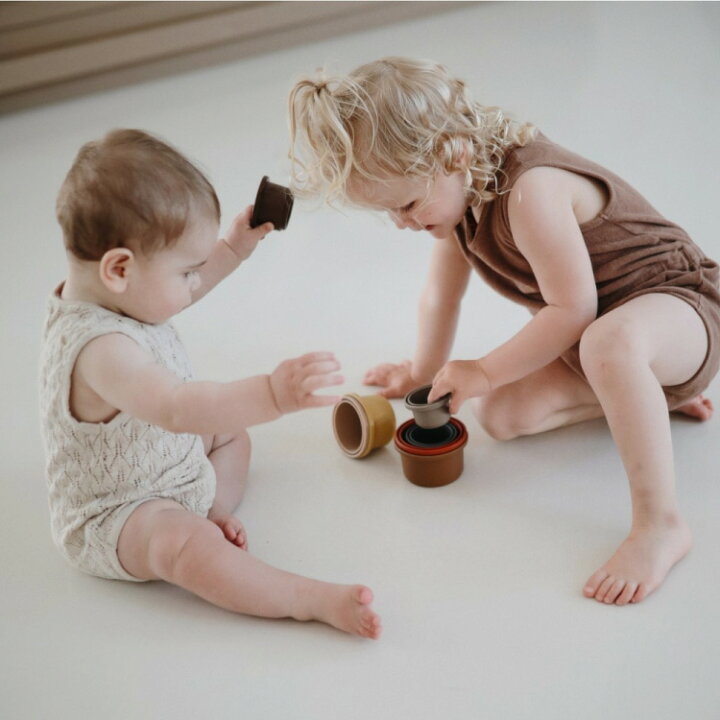 楽天市場 Mushie ムシエ スタッキングカップ スタッキング 重ねる おもちゃ 女の子 男の子 知育玩具 スタッキングトイ 北欧 インテリア ギフト 出産祝い 誕生日 プレゼント 赤ちゃん 玩具 ベビートイ Stacking Cups Toy キッズ ベビー カイズ Kids Baby