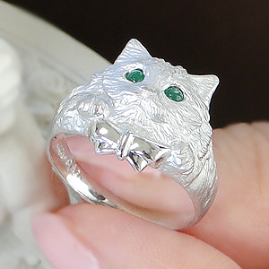 【楽天市場】エメラルド ネコ リング プラチナ猫リング 指輪 Pt900 