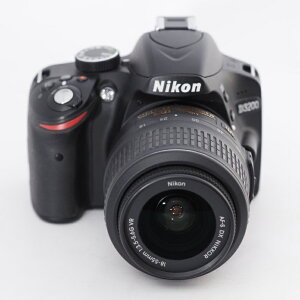 Nikon jR fW^჌tJ D3200 YLbg AF-S DX NIKKOR 18-55mm f/3.5-5.6G VRt ubN D3200LKBK #12231
