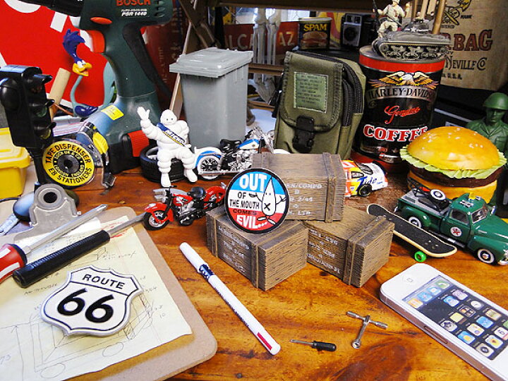 楽天市場 コトワザステッカー 口は災いの元 自分仕様だから愛着も強くなる こだわり派が夢中になる人気のアメリカ雑貨屋 ステッカー おしゃれ おもしろ アメリカン雑貨 車 バイク スーツケース デカール シール オリジナル アルファベット かわいい レトロ