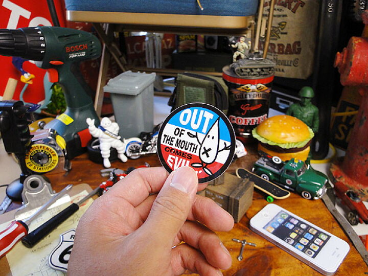 楽天市場 コトワザステッカー 口は災いの元 自分仕様だから愛着も強くなる こだわり派が夢中になる人気のアメリカ雑貨屋 ステッカー おしゃれ おもしろ アメリカン雑貨 車 バイク スーツケース デカール シール オリジナル アルファベット かわいい レトロ