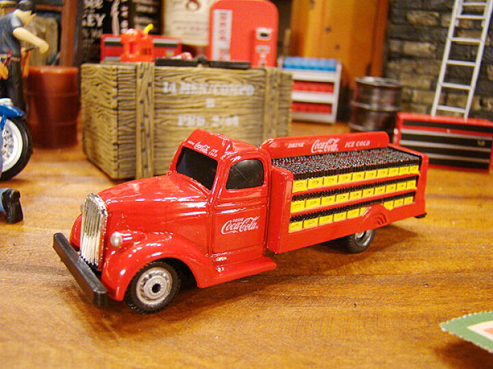 楽天市場】コカ・コーラ ボトルトラックのミニカー 1/87スケール(1938年モデル ) コカコーラグッズ 雑貨 グッズ ブランド Coca-Cola アメリカ雑貨 アメリカン雑貨 アメ車 コーラ こだわり派が夢中になる! 人気のアメリカ雑貨屋 : アメリカ雑貨通販キャンディタワー 楽天市場】コカ・コーラ ボトルトラックのミニカー 1/87スケール(1938年モデル ) コカコーラグッズ 雑貨 グッズ ブランド Coca-Cola アメリカ雑貨 アメリカン雑貨 アメ車 コーラ こだわり派が夢中になる! 人気のアメリカ雑貨屋 : アメリカ雑貨通販キャンディタワー