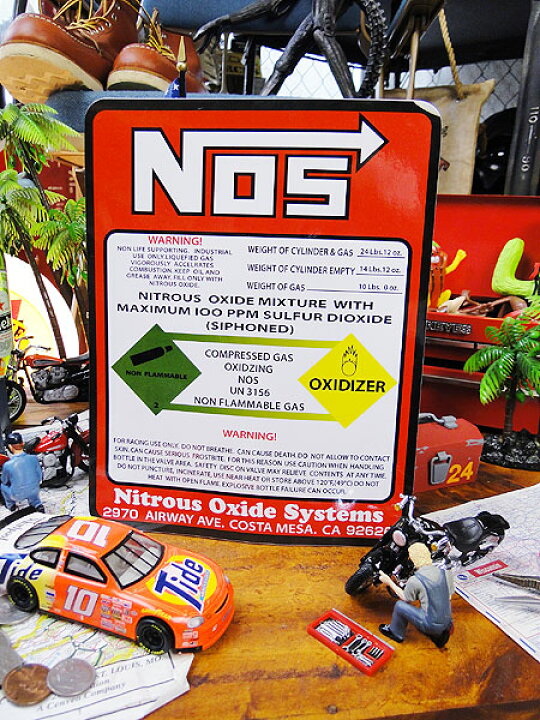楽天市場 Nosのニトロボンベステッカー Xlサイズ 自分仕様だから愛着も強くなる こだわり派が夢中になる人気のアメリカ雑貨屋 ステッカー アメリカン雑貨 車 バイク スーツケース かわいい デカール シール オリジナル アルファベット 世田谷ベース レトロ