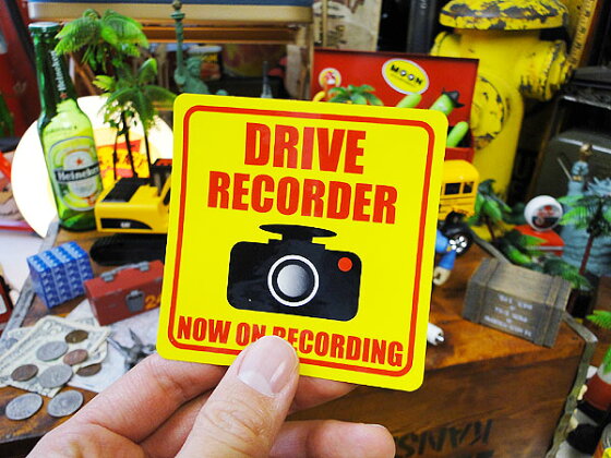 楽天市場 お笑いカスタムステッカー 録画中 自分仕様だから愛着も強くなる こだわり派が夢中になる人気のアメリカ雑貨屋 ステッカー アメリカン雑貨 車 バイク スーツケース デカール シール オリジナル アルファベット カー用品 アメリカ 雑貨 レトロ アメリカ