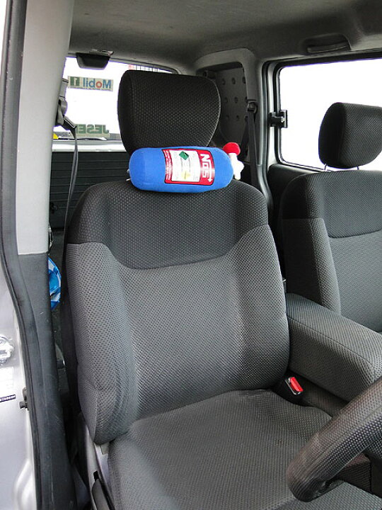 楽天市場 挟むだけ超カンタン これで愛車がニトロ仕様 Nosのニトロボンベのネッククッション アメリカ雑貨 アメリカン雑貨 車 カーアクセサリー 内装 カー用品 おしゃれ カーアクセサリー 車内用 アメリカ雑貨通販キャンディタワー