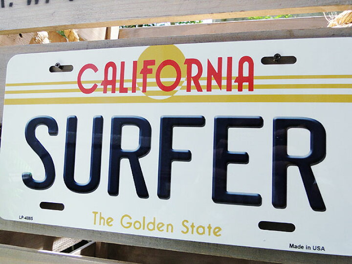 楽天市場 カリフォルニア州のライセンスプレート サーファー ナンバープレート アメリカ看板 サインプレート アメリカ雑貨 インテリア 人気 アメリカン かっこいい男の部屋 おしゃれ Cmプレート ティンサイン ブリキプレート 壁飾り 内装 壁面装飾 レトロ ポスター