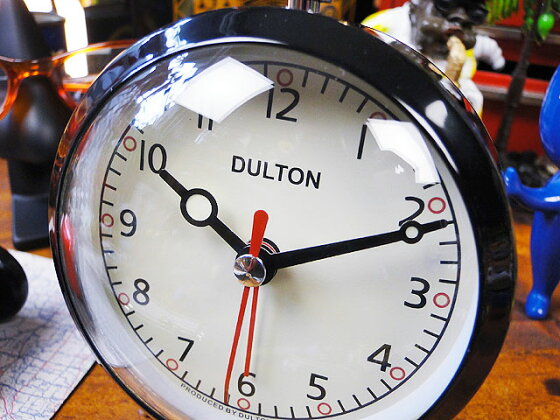楽天市場 10年経ってもカッコイイ ダルトン クォーツアラームクロック ブラック アメリカ雑貨 アメリカン雑貨 目覚まし時計 おしゃれ おもしろ アラームクロック めざまし時計 かっこいい プレゼント 置き時計 アメリカ 雑貨 インテリア アメリカ雑貨通販