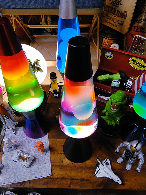 楽天市場 アメリカ好きなら 一生モノ Lava Lamp社 ラバライト 正規品 ラバランプ ホワイト コズミック 楽天１位 アメリカ雑貨 アメリカン雑貨 インテリア 照明 モーションランプ おもちゃ おもしろグッズ 照明 おしゃれ 人気 お洒落 アメリカ雑貨通販キャンディ