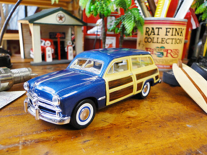 楽天市場 1949年のフォード ウッディワゴンのダイキャストミニカー 1 40スケール ブルー アメリカ雑貨 アメリカン雑貨 アメ車 インテリア こだわり派が夢中になる人気のアメリカ雑貨屋 小物 置物 モデルカー 正規品 おしゃれ ガレージグッズ ミニカー 西海岸風