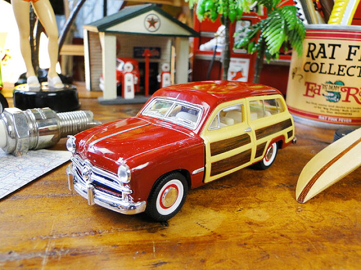楽天市場 1949年のフォード ウッディワゴンのダイキャストミニカー 1 40スケール レッド アメリカ雑貨 アメリカン雑貨 アメ車 インテリア こだわり派が夢中になる人気のアメリカ雑貨屋 小物 置物 モデルカー 正規品 おしゃれ ガレージグッズ ミニカー 西海岸風