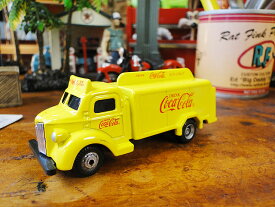 コカ・コーラ　ボトルトラック　ミニカー　1/87スケール　（1947年モデル/イエロー）
