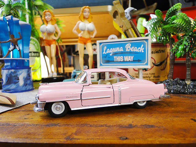 1953年キャデラック・シリーズ62　クーペのダイキャストミニカー　1/43スケール（ピンク） | アメリカ雑貨通販キャンディタワー
