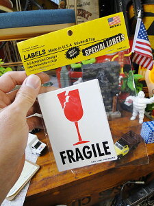 アメリカのパッキングラベル Mサイズ (割れ物注意/FRAGILE) 単品1枚 アメリカン雑貨 アメリカ雑貨 グッズ