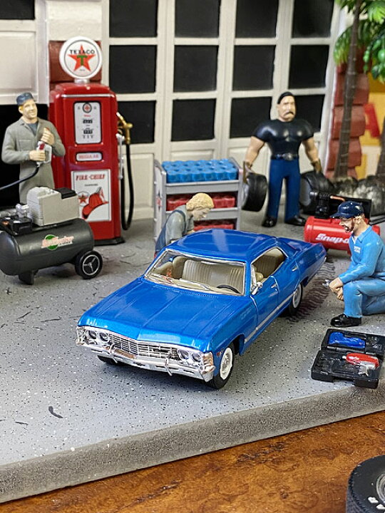 1967年シボレー・インパラのダイキャストミニカー 1/43スケール(ブルー) : アメリカ雑貨通販キャンディタワー 1967年シボレー・インパラのダイキャストミニカー 1/43スケール(ブルー) : アメリカ雑貨通販キャンディタワー