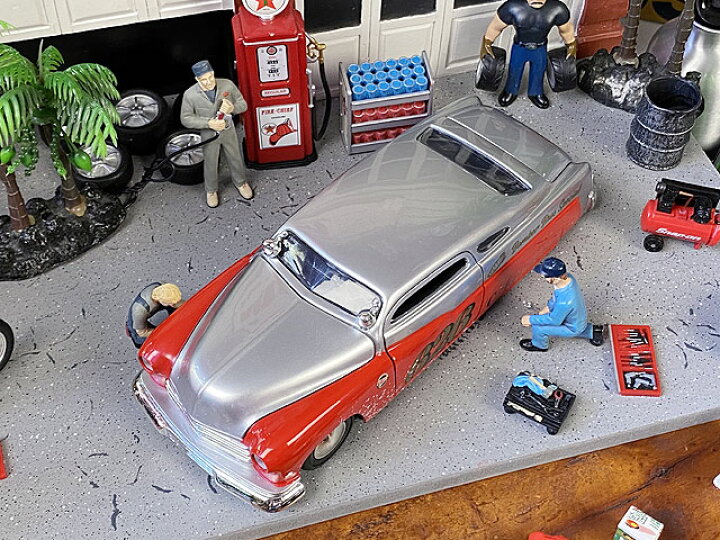 楽天市場 Jada 1951年マーキュリーのダイキャストミニカー 1 24スケール シルバー レッド アメリカ雑貨通販キャンディタワー
