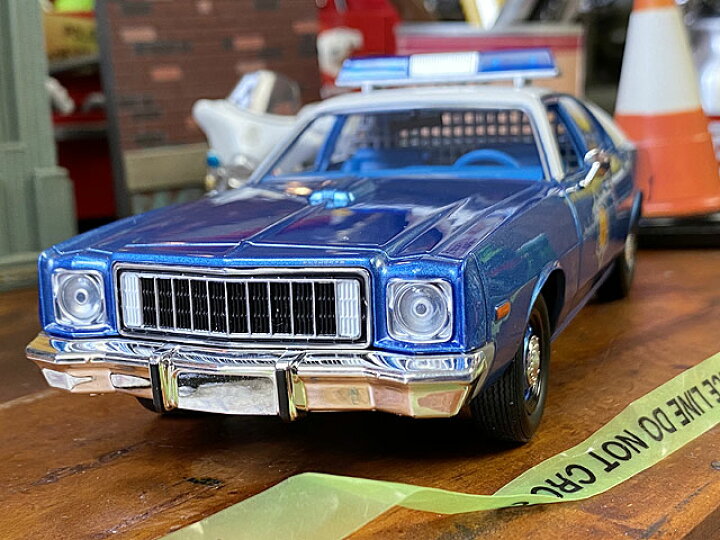 楽天市場 映画 トランザム7000 スモーキー バンディット 1975年プリムス フューリーのダイキャストミニカー 1 24スケール アメリカ雑貨通販キャンディタワー