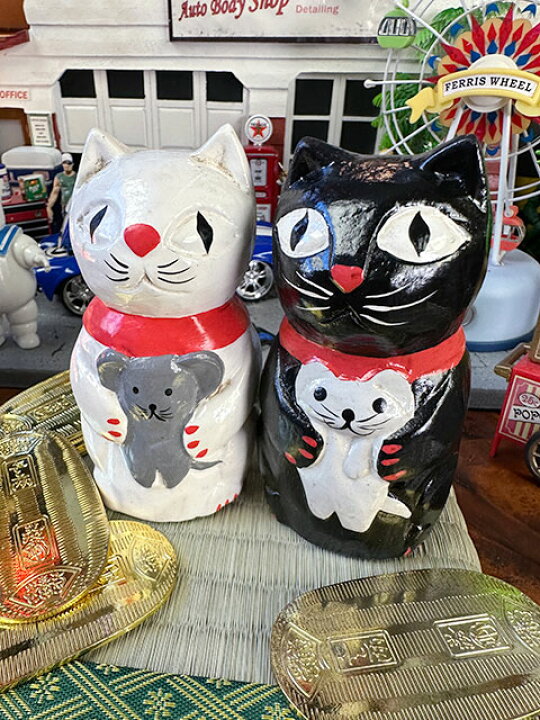楽天市場】「ネコにネズミ」 木彫り人形 （白猫と黒猫の2体セット 