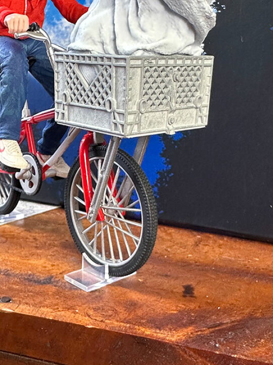 楽天市場】NECA E.T.＆エリオット 40周年アニバーサリー 空飛ぶBMX 