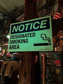 アメリカの蓄光警告サイン　（喫煙場所/スモーキングエリア/ブルー）