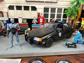 Jada　映画　ロボコップ　1986年　OCP　オムニ社　フォード　トーラス　ポリスカー　ダイキャストミニカー　1/24スケール　（ロボコップのフィギュア付き）