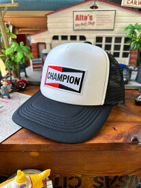 チャンピオン　メッシュキャップ　（レクタングルロゴ）　帽子色＝ホワイト×ブラック