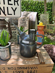 ポストジェネラル モチーフ オイル缶 ウォータリングジャグ 1.3L (チャコールグレー) アメリカン雑貨 アメリカ雑貨 グッズ おしゃれ 無骨 かっこいい ガレージ雑貨 ガレ