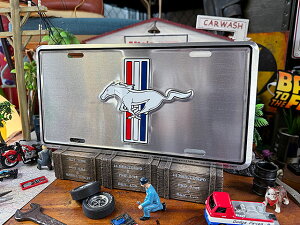 マスタング ライセンスプレート (シルバーエンブレム) アメリカン雑貨 アメリカ雑貨 グッズ おしゃれ かっこいい ガレージ雑貨 ガレージング雑貨 ショップインテリア